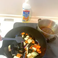 今日の晩ご飯③  茄子と人参を炒めます|なびさん