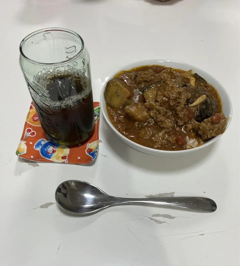 晩御飯☆キーマカレー。冷凍揚げなす・トマト缶・しめじ・ひき肉|Saharaさん