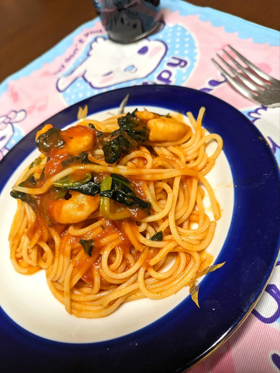 海老とほうれん草のトマトスパゲティ|かっちゃんさん