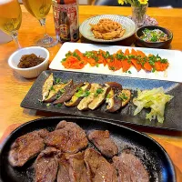 牛ハラミステーキ・椎茸ソテー・セロリの塩揉み・サーモンのカルパッチョ・蓮根炒め煮・ジャコ納豆|じゅんさんさん