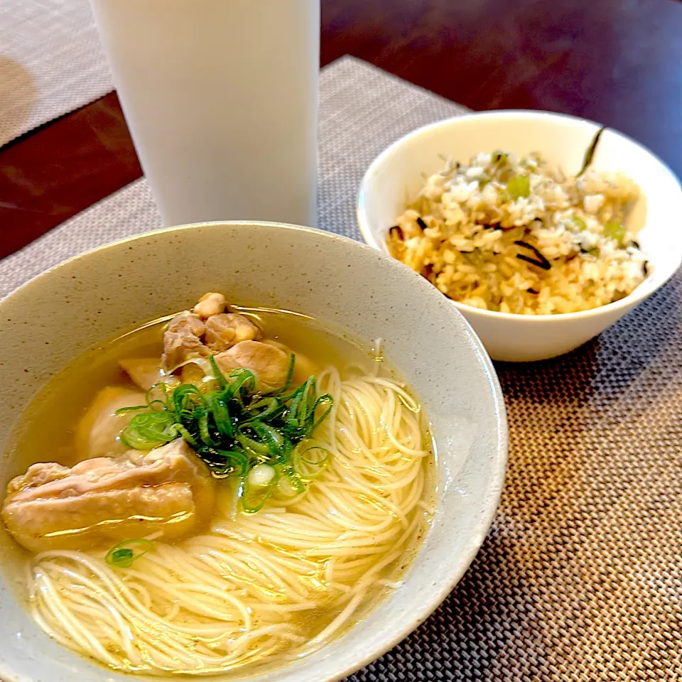 鶏塩素麺。野沢菜とジャコの混ぜ御飯。|⭐︎まーしー⭐︎さん