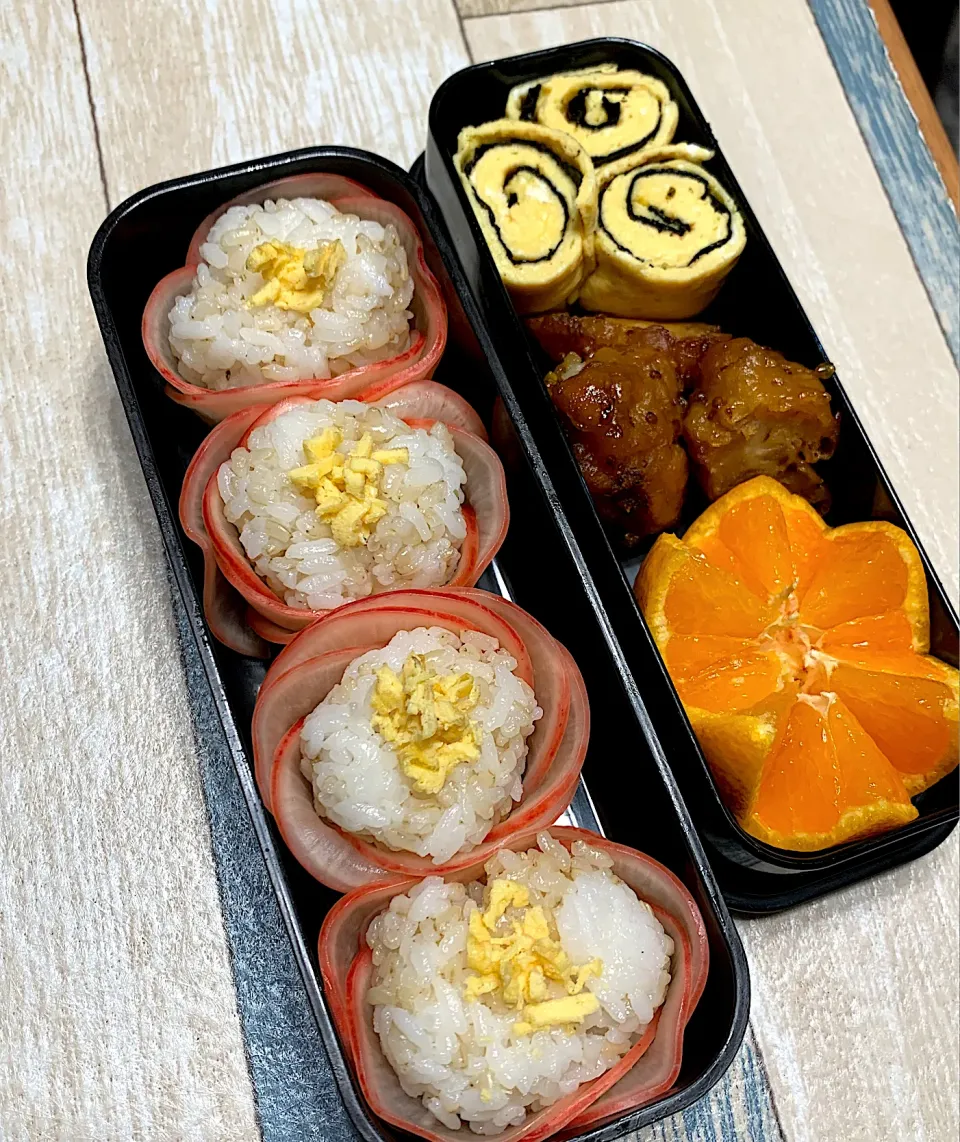 11/13花おにぎり弁当🌸|みっこちゃんさん