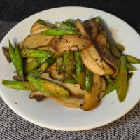 アスパラとエリンギのバター醤油炒め| Tomoさん