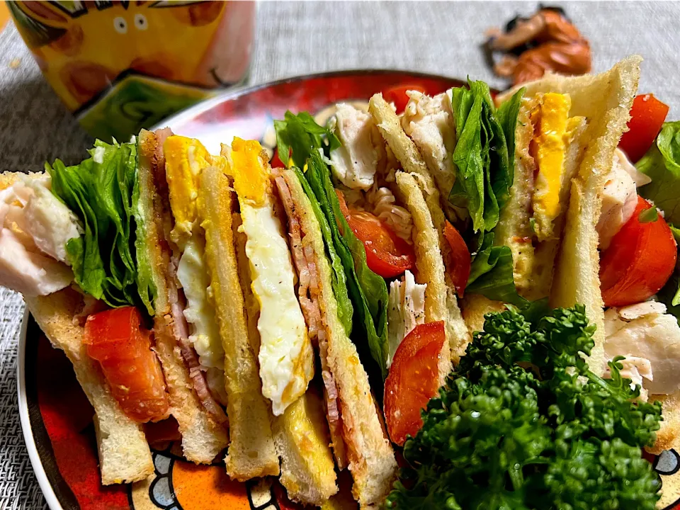 アメリカンクラブハウスサンド、なんかグシャグシャ笑|須佐浩幸さん