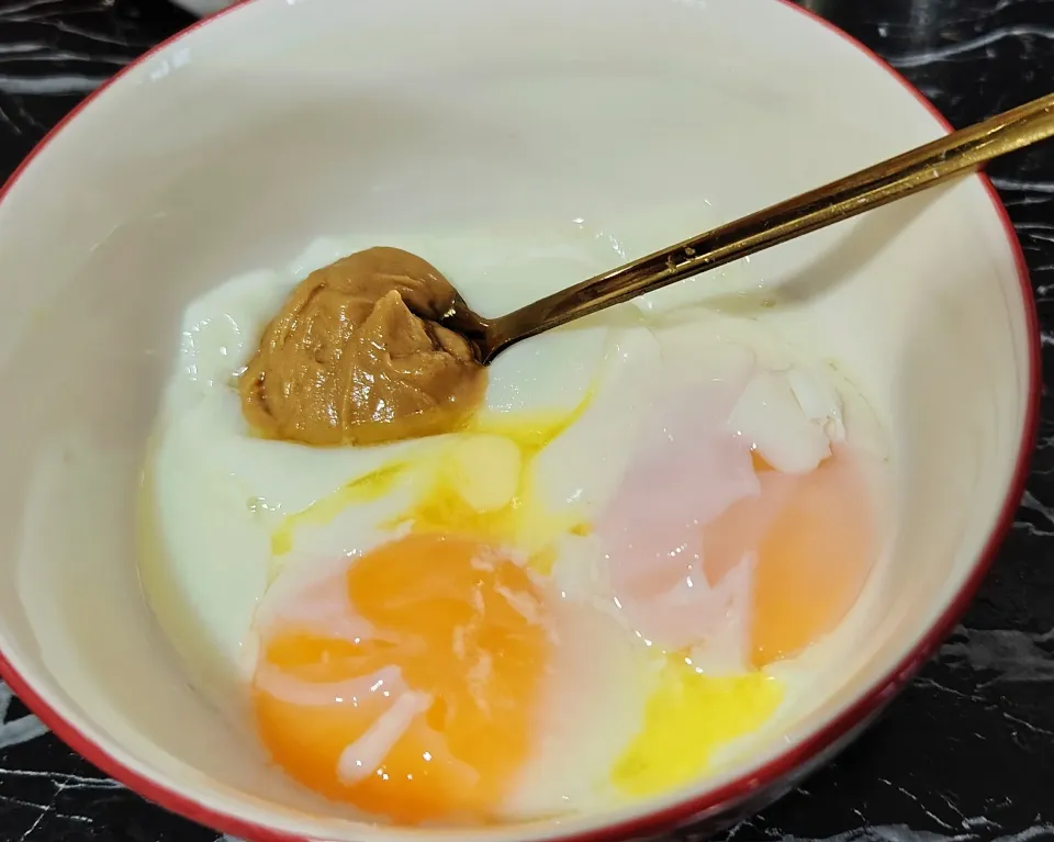 Quick breakfast 2 eggs, butter, creamy peanut butter😋🥚🍳🥜|🍒lynnlicious🍒さん