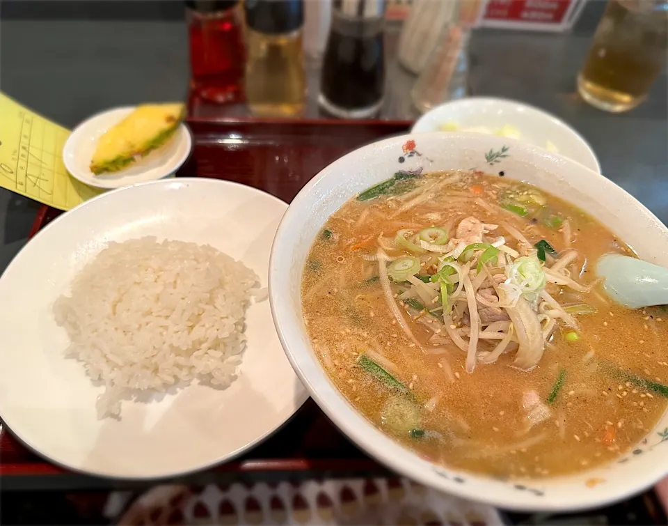 ランチB（味噌ラーメンと半ライス）@中国料理 龍苑|morimi32さん