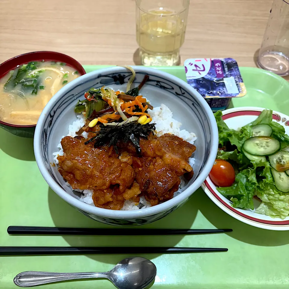 寮の晩ごはん😋カルビ丼|すかラインさん