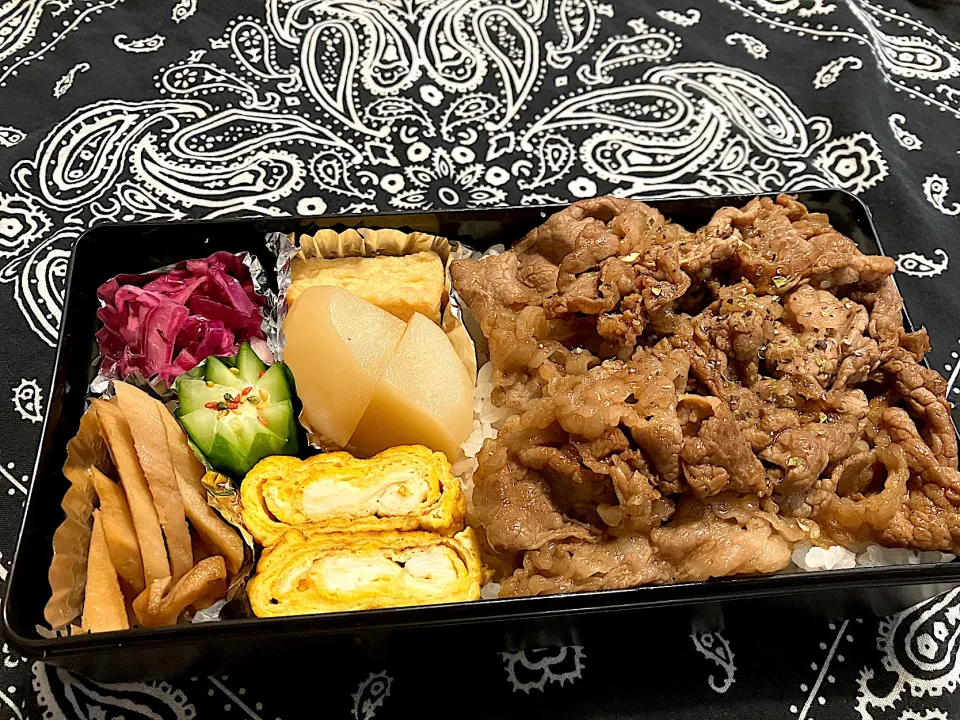2025.11.13 息子弁当　◎焼肉丼　◎卵焼き　◎カブと厚揚げの煮物　◎キャベツピクルス　◎蓮根きんぴら|goroさん