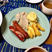 ソーセージ・豚肉のソテー・マッシュポテト・フライドポテト|おさむさん
