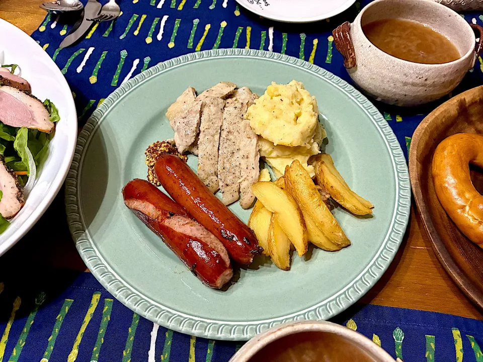 ソーセージ・豚肉のソテー・マッシュポテト・フライドポテト|おさむさん