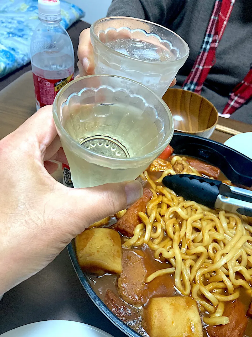 今日の晩ご飯⑨  味噌おでん×味噌煮込みうどん＆トマトときゅうりのサラダ・胡麻マヨドレッシング　今日ははやとのウェルカムディナー　かんぱーい( ^ ^ )/■( ^ ^ )/□|なびさん