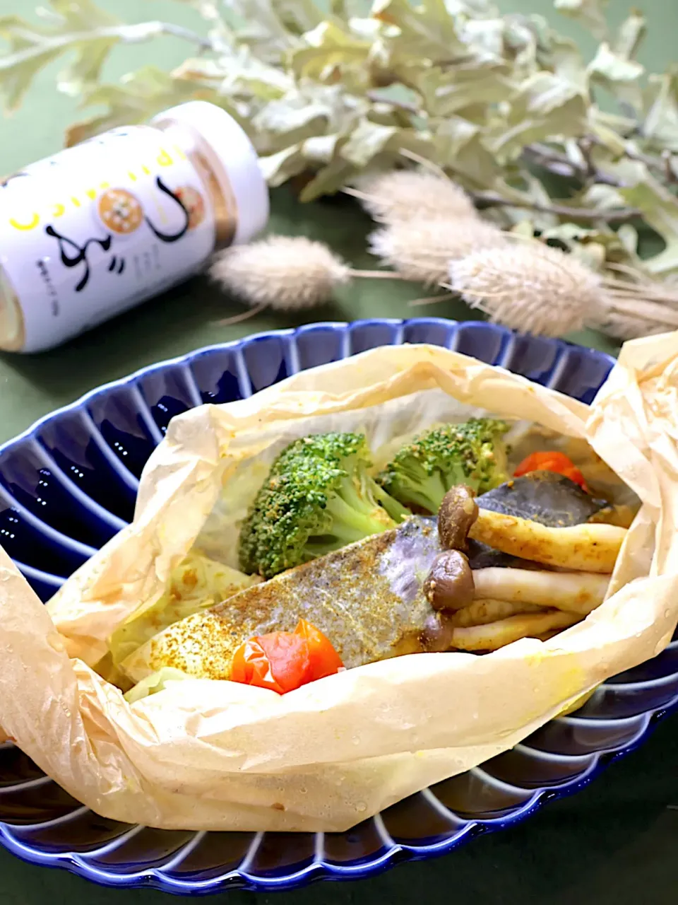 サワラのつぶみそカレー紙包み焼き🐟|めいめいさん