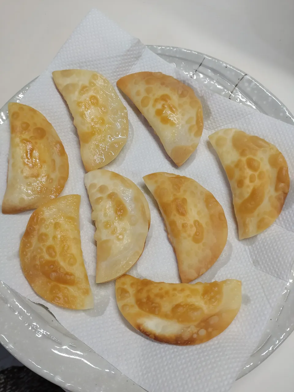 餃子の皮にチーズ入れて揚げ焼き|しまだ ちえこさん