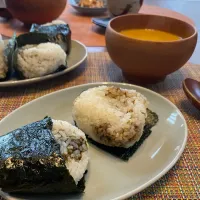 ごはんですよとバターのおにぎり|麻紀子さん