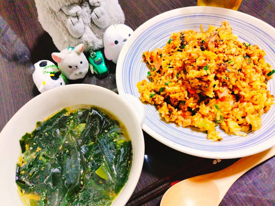豚キムチチャーハン、わかめとマロニーのスープ|サトリさん