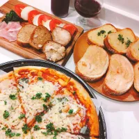 マルゲリータピザ、明太フランス、ガーリックフランス、カプレーゼ|samさん