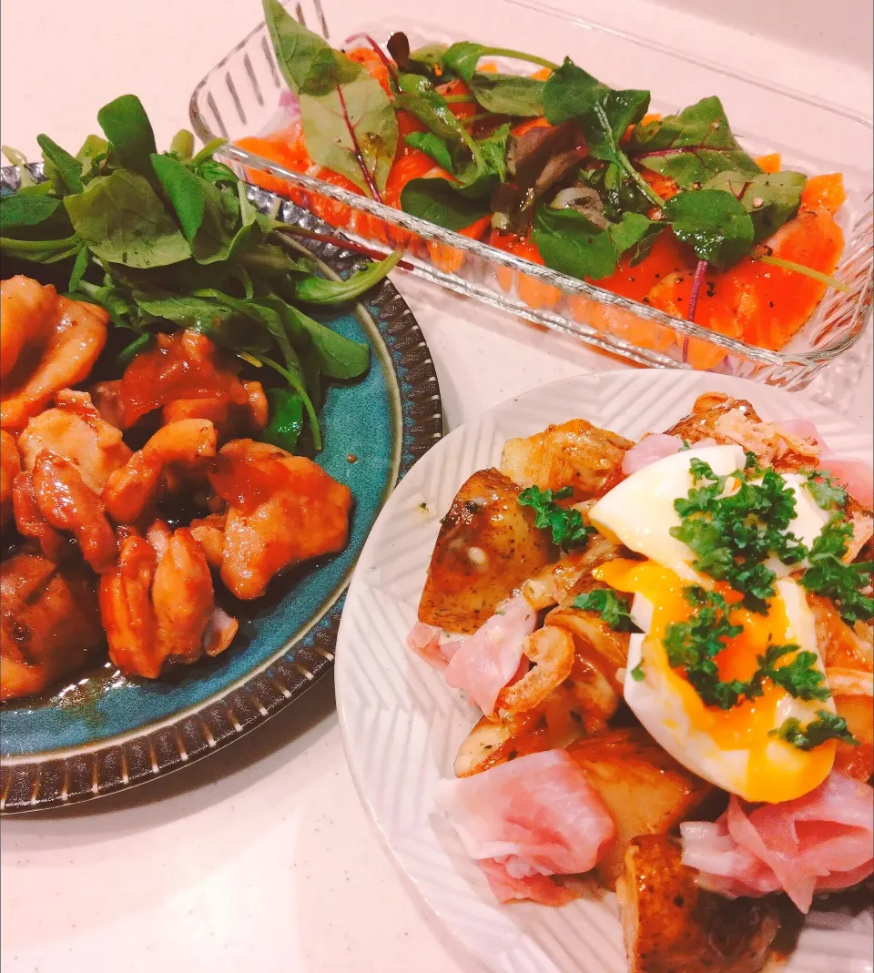 サーモンのカルパッチョ、素揚げじゃがいもと生ハムのバル風ポテトサラダ、ハニーマスタードチキン|samさん