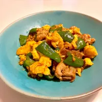 ピーマンと豚肉の卵炒め🥢|chibiさん