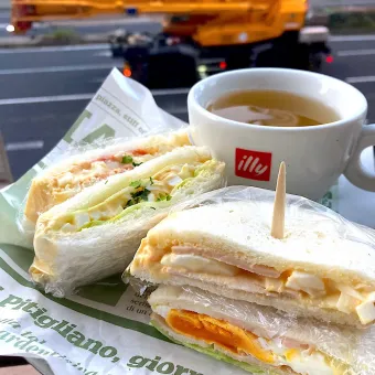 Snapdishの人気料理写真:サンドイッチでモーニング