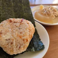 おかかチーズおにぎり🍙| しあるさん