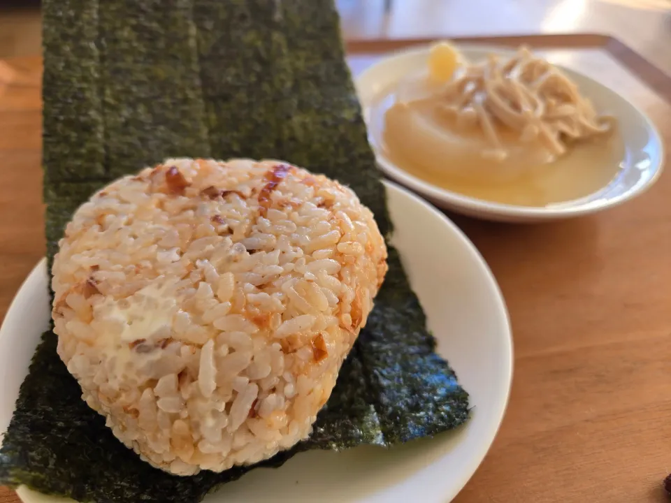 おかかチーズおにぎり🍙|しあるさん