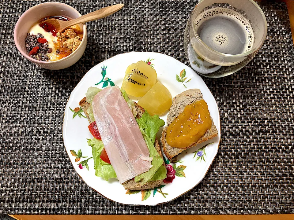 何とか間に合った朝ゴパン🌱|さくたえさん