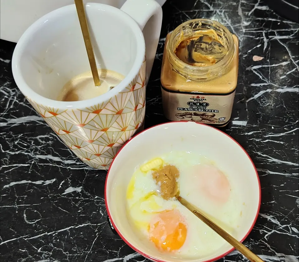 Quick breakfast before morning workout 💪😋🌞💖☕🧈🍳🍳🧡|🍒lynnlicious🍒さん