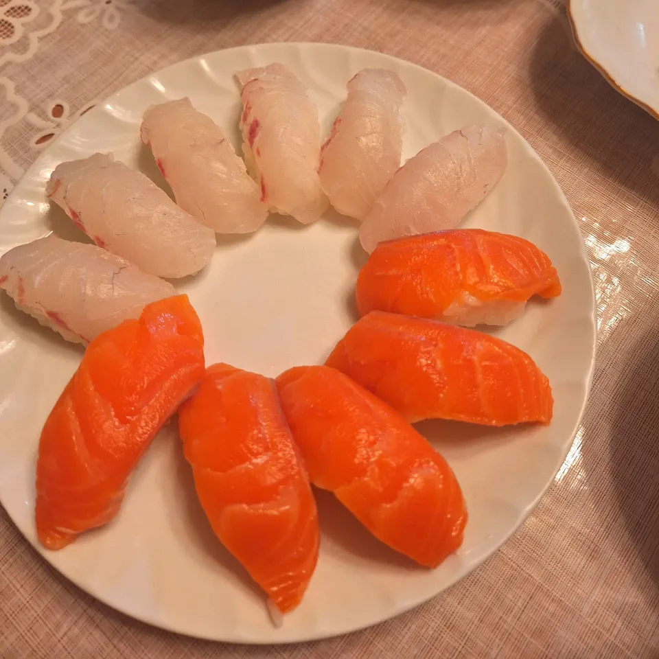 鯛とサーモンの握り寿司|みーみーさん