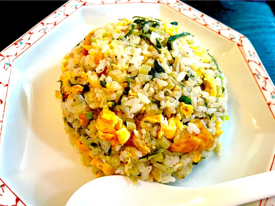 お出掛け前のBrunch🥢大根の葉ふりかけ炒飯|KANAさん