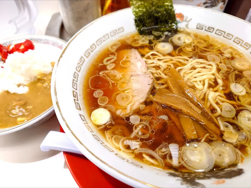 【2025年4月開業】
【荻窪の本店は1949年創業】 
【完全キャッシュレス対応】
荻窪中華そば 春木屋 恵比寿店
中華そば (950円) 
＋ミニ春木屋昭和カレー (380円)
@恵比寿1分
(JR渋谷駅から徒歩17分)
25305
〈醤149塩48噌󠄀22タ10昆9出15
F16冷27混4つ3焼1ポ1〉|大脇さん