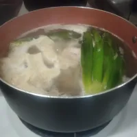 キヌガサダケと鶏もも肉のスープを作っているところ|にんにくと唐辛子が特に好き❤️(元シャリマー)さん