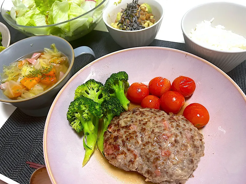 バター酒蒸しハンバーグ|ゆちゃなyuchanaaさん