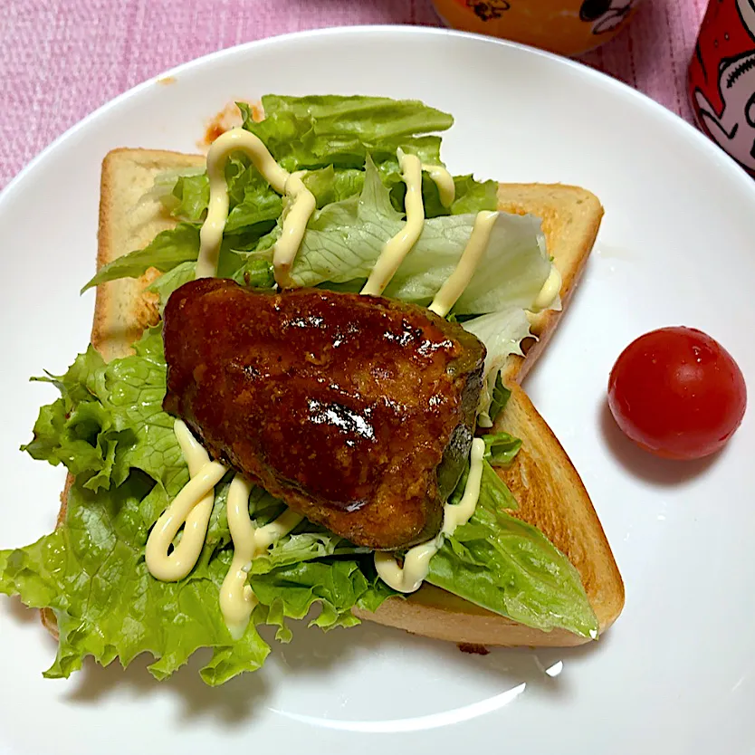 ピーマン肉詰め乗せトースト|akkoさん