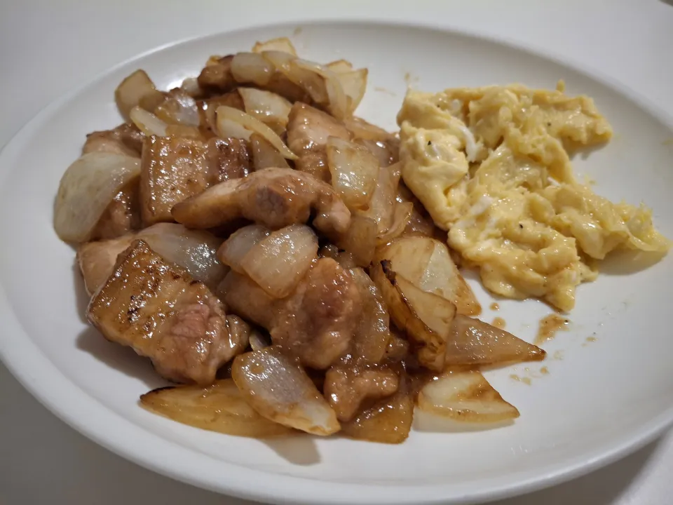 豚バラ（Schweine bauch）の生姜焼き、トリュフ塩のスクランブルエッグ|テツさん