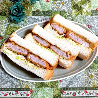 Snapdishの人気料理写真:ヒレカツサンド🥪