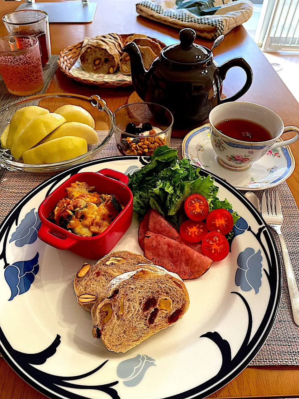 ドライフルーツとナッツのハードブレッドでモーニングプレート|Mikaさん