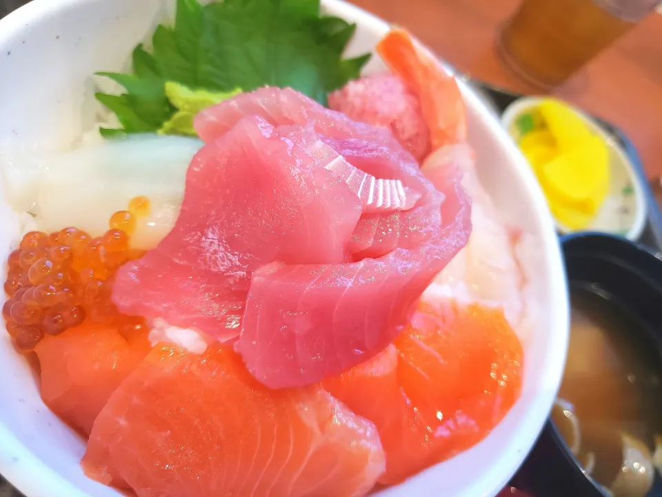 海鮮丼食べに来ました|hidetoさん