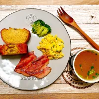 🍞昼【米粉バナナパウンドケーキワンプレート】🥓|Laniさん