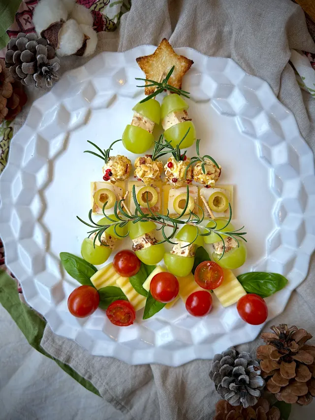 Snapdishの料理・レシピ写真:クリスマス先取り気分！チーズプラトー🎄｜パーティーシーズンはチーズを楽しもう♪東京デーリー・アンバサダー企画！【enjoy!CheeseLover】投稿まとめ♪