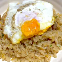 王将風チャーハンの目玉焼きのせ、ごぼうサラダ|Ayaさん