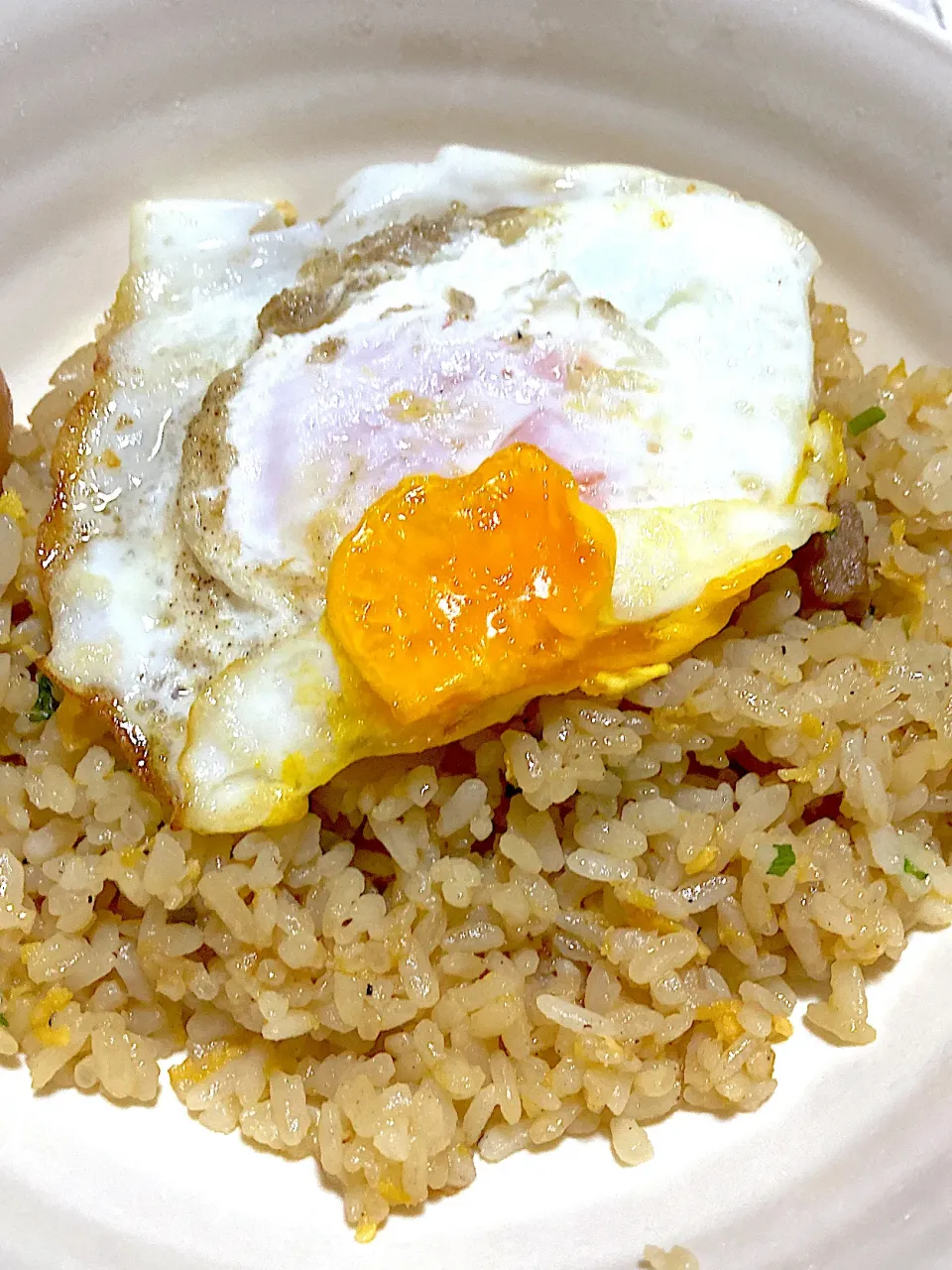 王将風チャーハンの目玉焼きのせ、ごぼうサラダ|Ayaさん