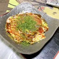 grandmaの晩ごはん☆ 今夜はお昼のテレビで…広島焼きをみた…昨日の残りを食べるつもりが
頭の中にはソースの匂いがして…
広島焼きを…
これは大きい❗️
半分しか食べれなかった…|kaoriさん