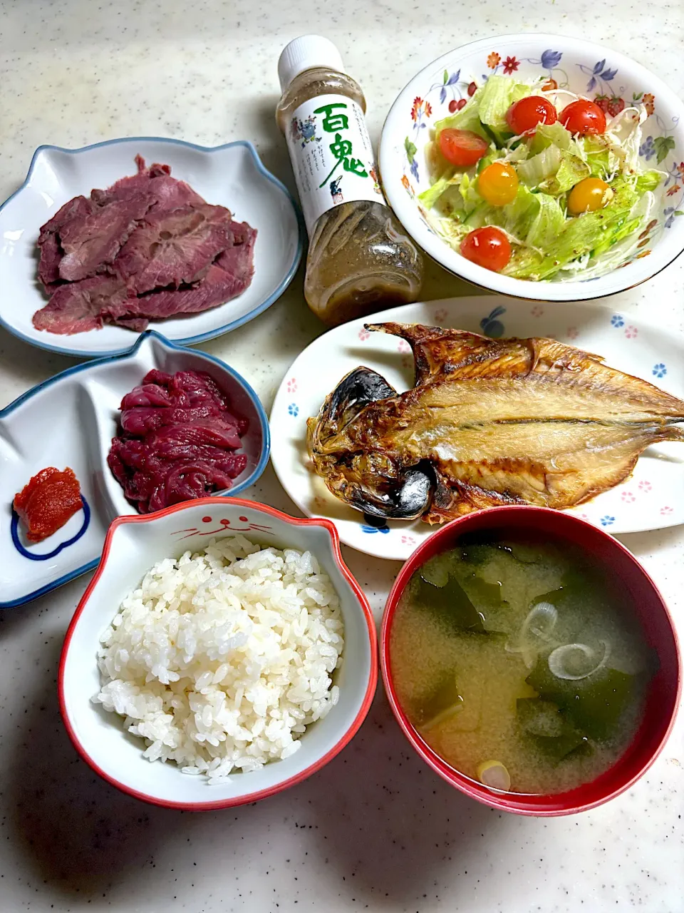 馬肉燻製、馬刺し赤身、鯵の干物お夕飯|こっぷさん