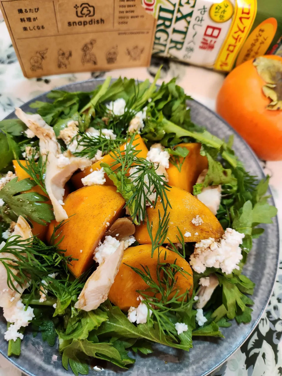 @きなこさんの料理 🔷レンジで柔らか鶏むね塩チャーシュー　味つけは生塩糀と自家製にんにく醤油🧄🔷→→🔷次郎柿と春菊のサラダ🥗🔷|@きなこさん