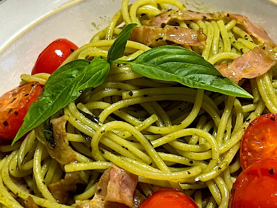 トマトとベーコンのジェノベーゼパスタ|須佐浩幸さん