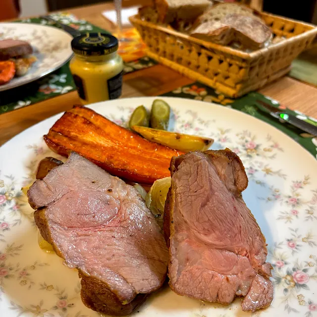 Snapdishの料理・レシピ写真:ローストポーク｜クリスマスは手作りディナー♪ごちそう肉料理