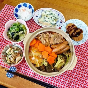Snapdishの人気料理写真:晩御飯🍲簡単トマト鍋🍅