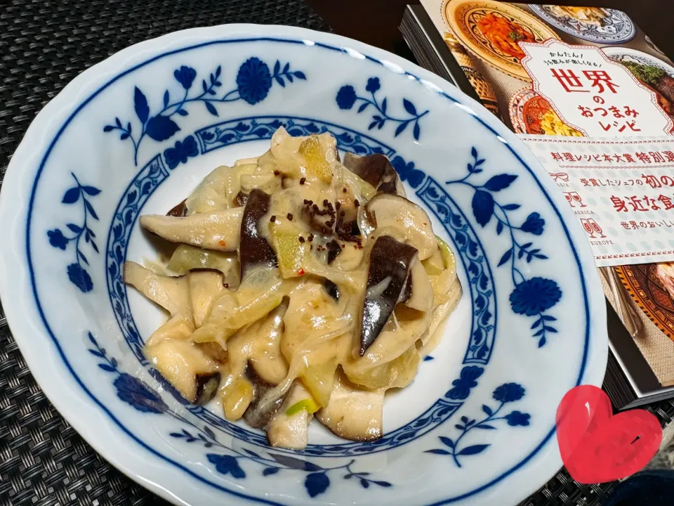 きのことじゃがいものチーズ煮込み〜ブータン料理シャモ　ケワ　ダツィ|cocoaさん