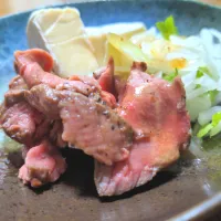 本日のおつまみ✨ローストビーフ