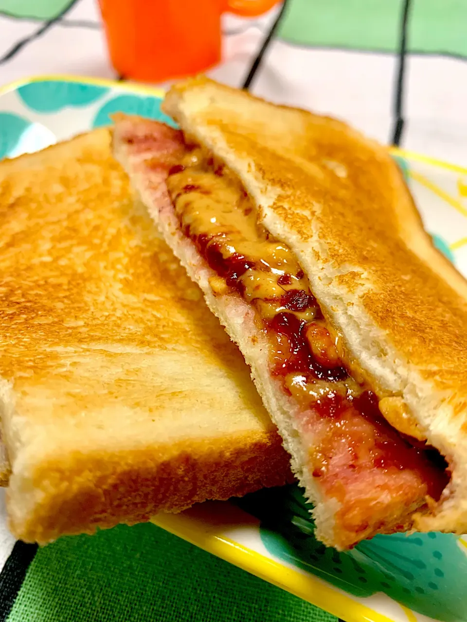 Crispy and gooey delight, grilled peanut butter and jelly sandwich|gonbenさん